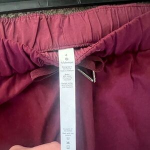 Lululemon maroon stretchy pants size 4 in excellent condition.